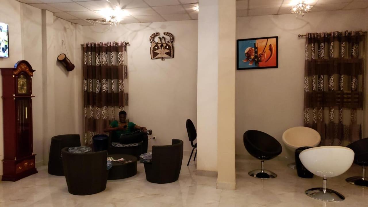 Hotel Les Fleurettes Ouagadougou Exterior foto